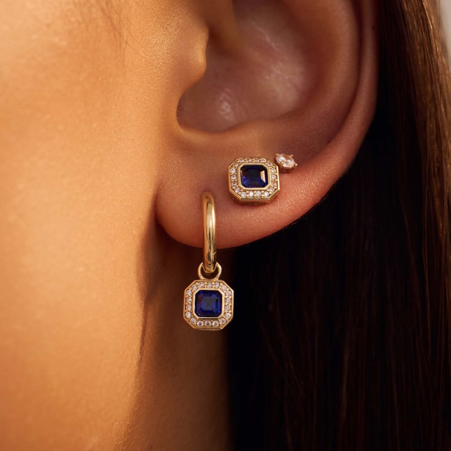 Monte Nopoleone Sofia 9 karat gold ear studs with blue zirconia stone - Beloro jewels